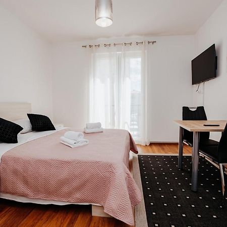 Double And Single S Apartments Zadar Exterior foto