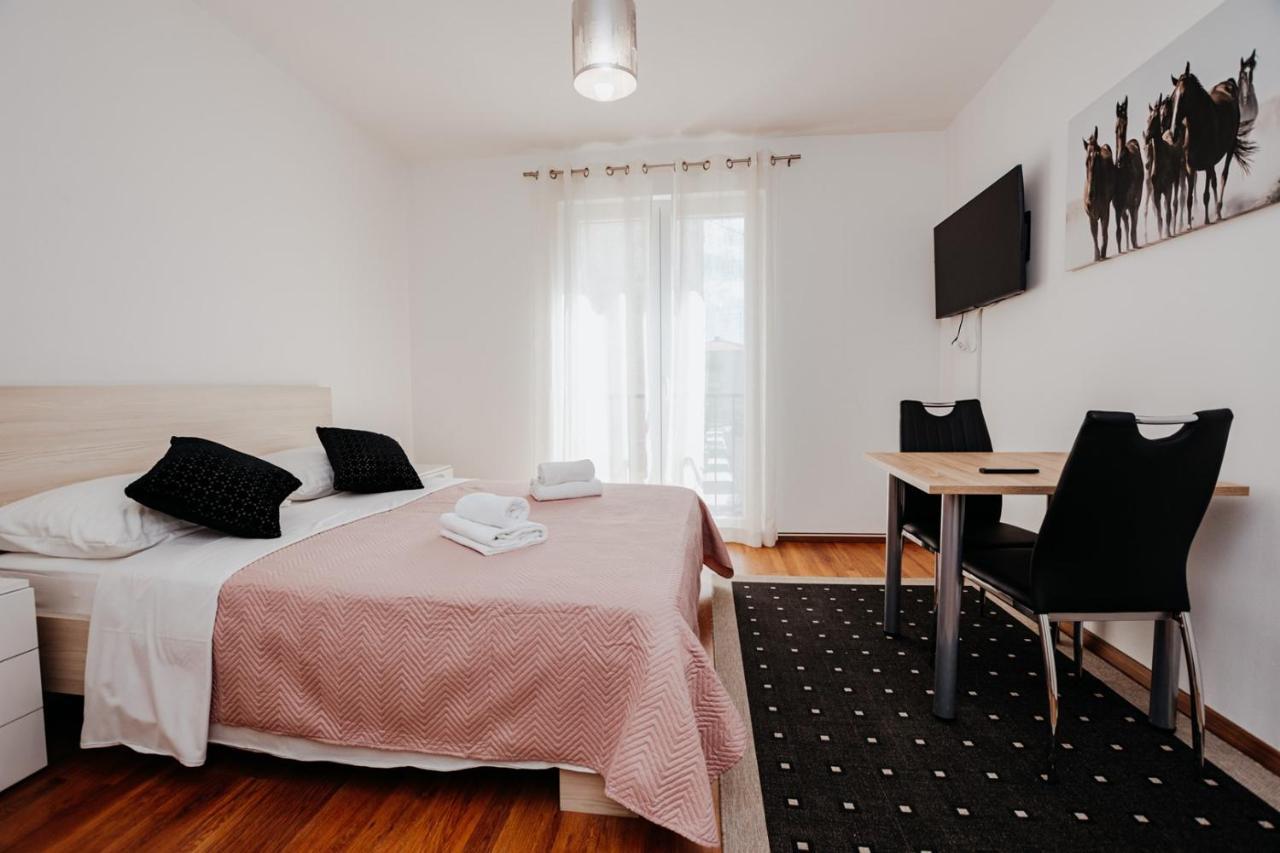 Double And Single S Apartments Zadar Exterior foto